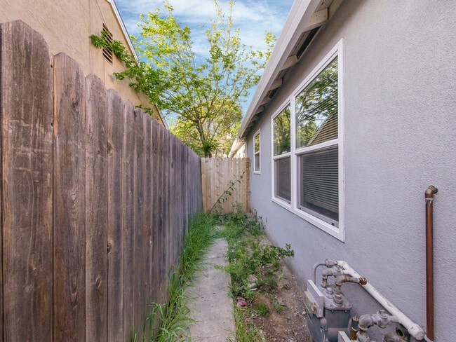 Building Photo - FOR RENT in Sacramento! 2533 Michelle Dr, ...