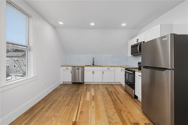 Building Photo - 30 Cypress St