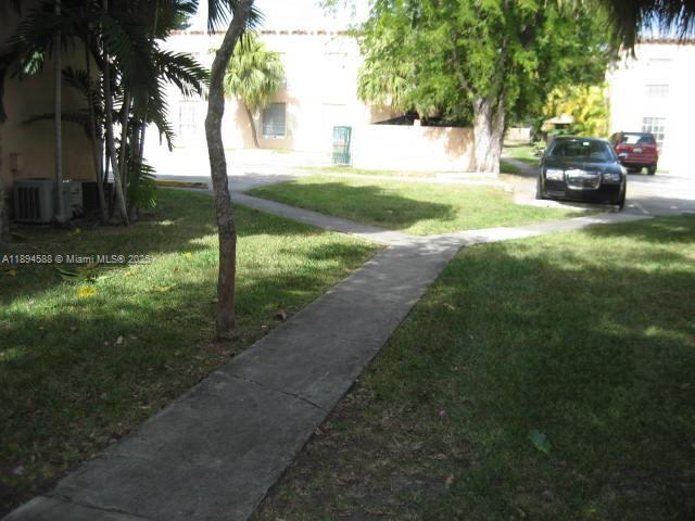 Building Photo - 10810 N Kendall Dr