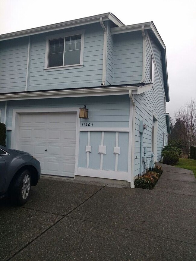 Primary Photo - Beautifully Maintained 2 Bedroom Townhome