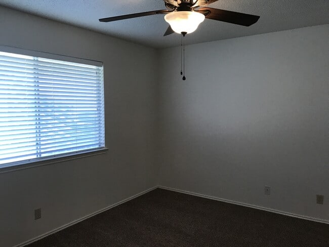 Building Photo - Sandiland