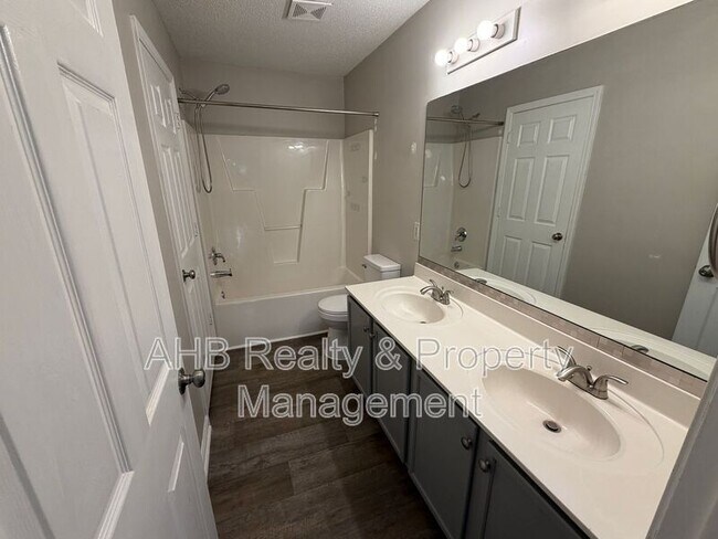 Building Photo - 1047 Oak Blossom Way