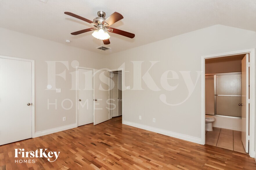 Building Photo - 13531 High Banks Ln
