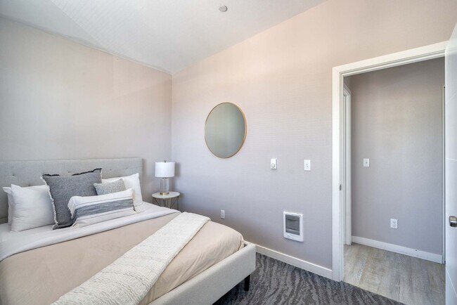 Building Photo - 1428 SE 19th Ave