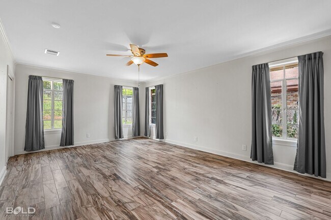 Building Photo - UPDATED MID-CENTURY MODERN HOME WITH SPECIAL CHARACTER