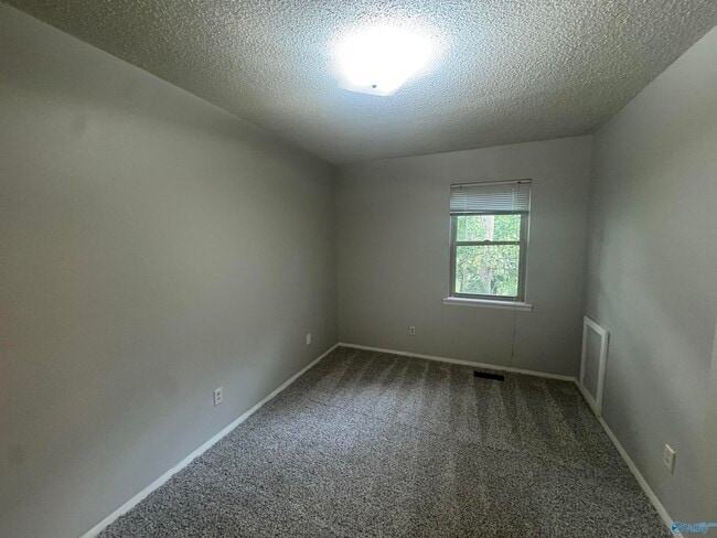 Building Photo - 908 Stevens Ct NE