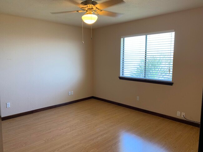 Building Photo - 6745 Ridge Top Dr