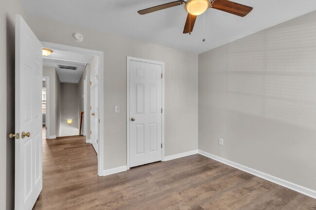 Building Photo - Stunning 4-Bed Home with Modern Kitchen, Bonus Space & Pool Access in Long Creek Plantation