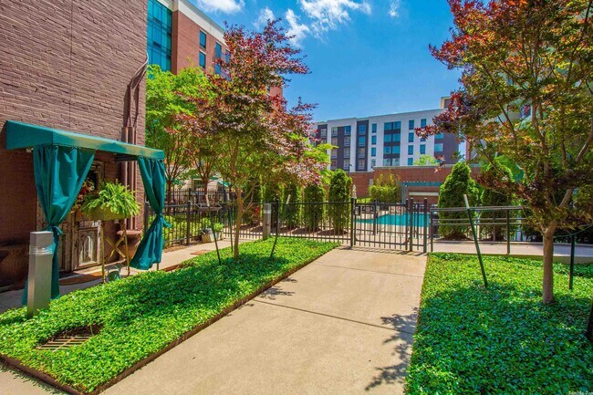 Building Photo - 315 Rock St