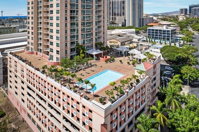 Building Photo - 801 S King St