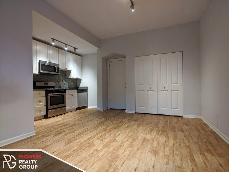 Building Photo - 2832 W Palmer St