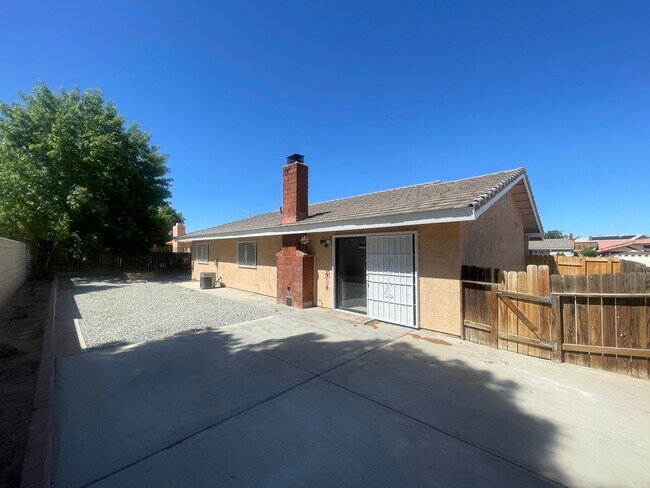 Building Photo - Victorville 4 Bedroom 2 Bathroom