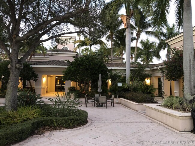 Building Photo - 3023 Alcazar Pl