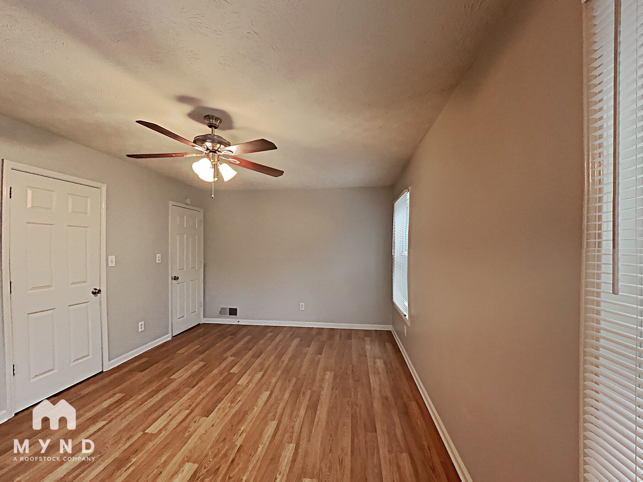 Building Photo - 737 Starcrest Ln NE