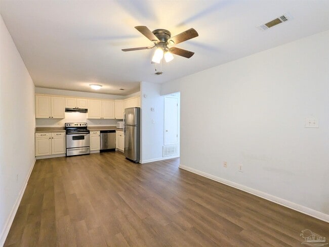 Building Photo - 3202 Redwood Ln