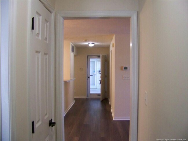 Building Photo - 513 Meadowland Ct