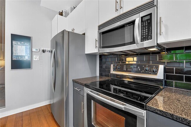 Building Photo - 360 Nueces St