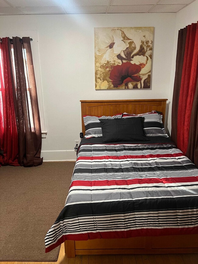 Building Photo - 160 Stafford Ave