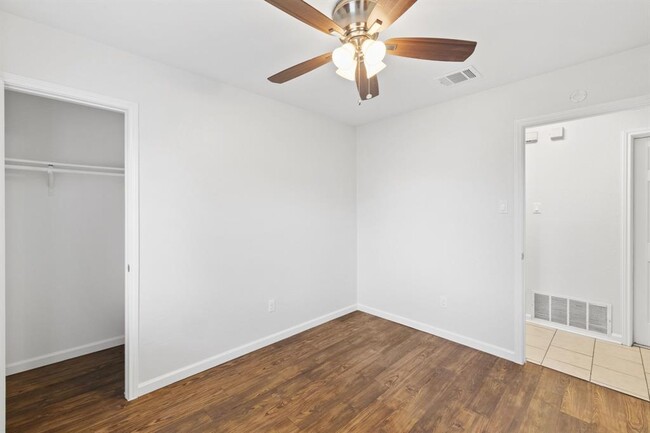 Building Photo - 1505 Charolais Dr
