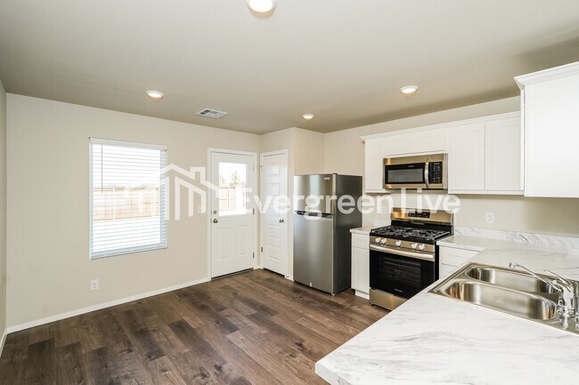 Building Photo - 10105 E King Pl