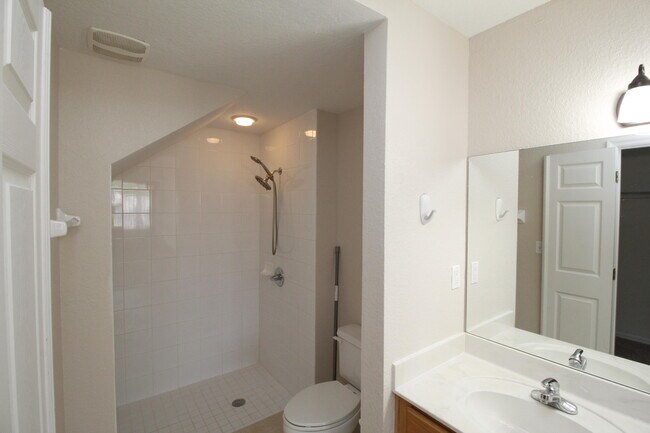 Building Photo - 105 Turpial Way