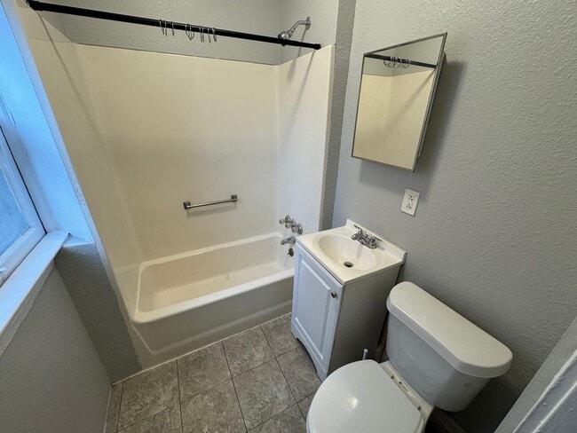 Building Photo - 4324 Pearl Rd