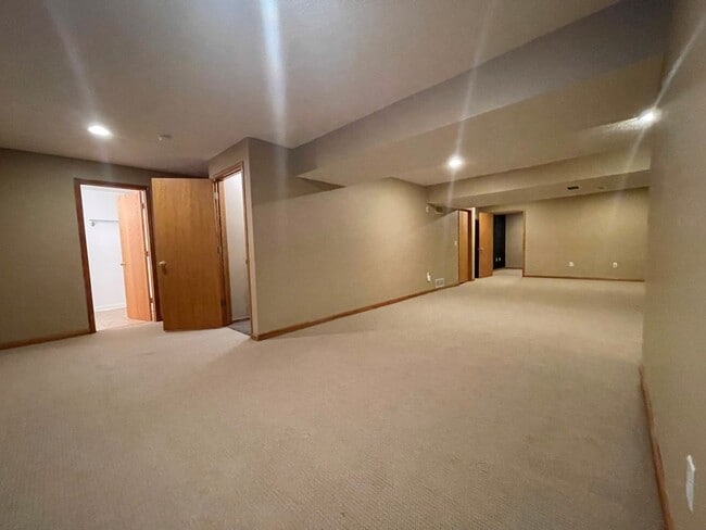Building Photo - Home For Rent Bellevue.