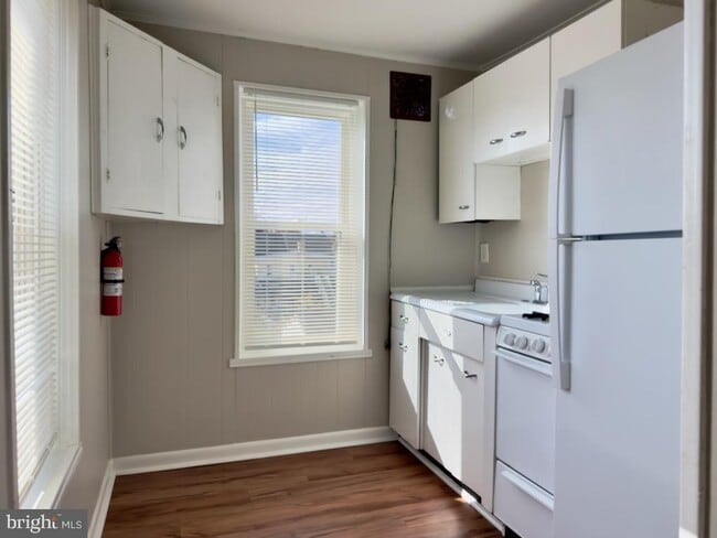 Building Photo - 14 3rd