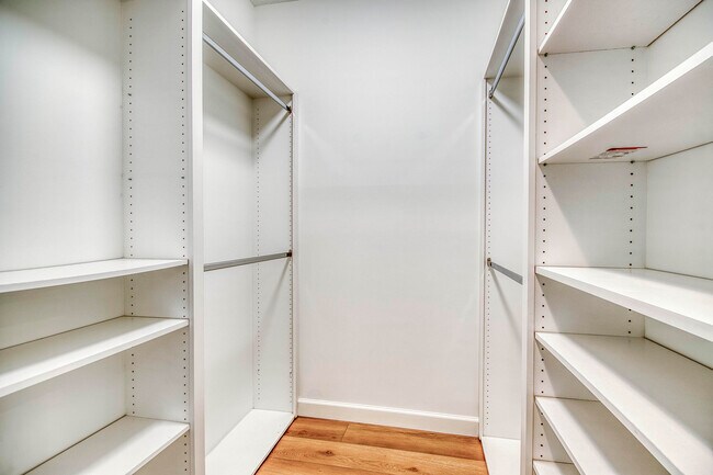 Building Photo - 240 Poinciana Dr