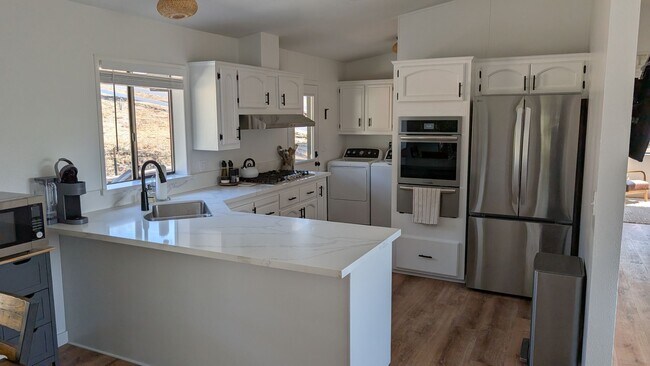 Building Photo - 9212 794-798 Manuela Way