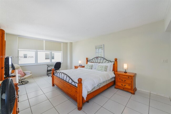 Building Photo - 5601 Collins Ave