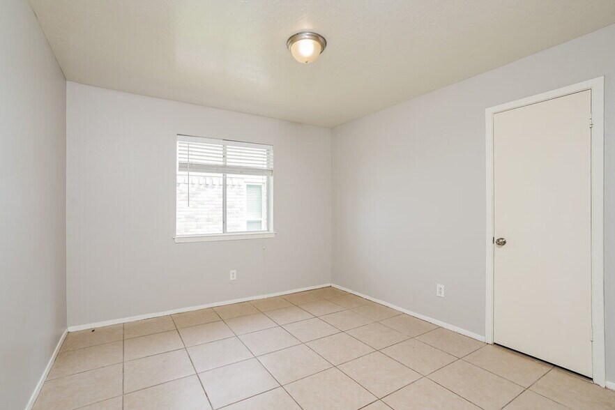 Building Photo - 16746 Summer Dawn Ln