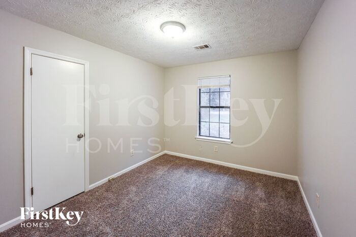 Building Photo - 1327 Labelle St