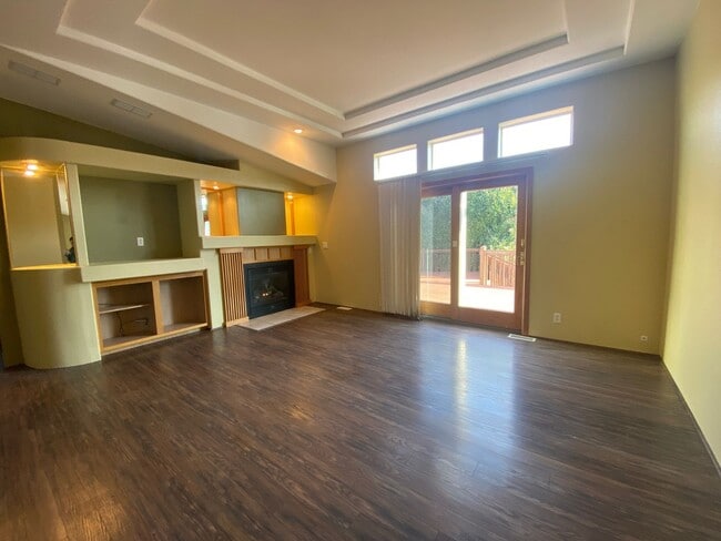 Building Photo - 3 Bedroom 2 bath Home in White Salmon