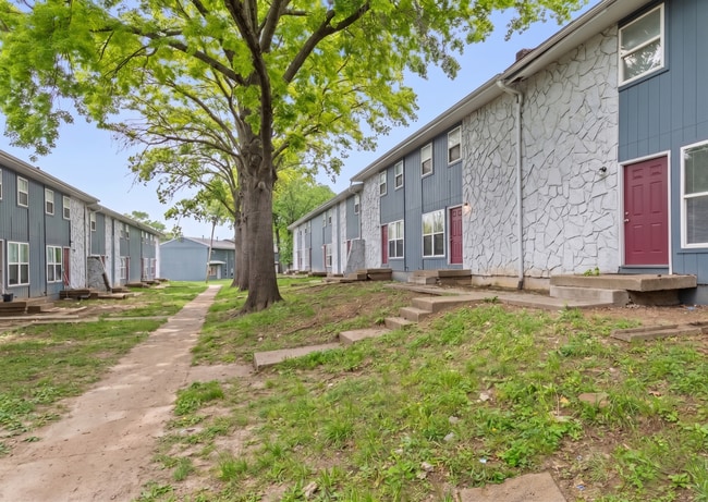 Building Photo - Summer Special! Updated 3BR Townhome with Basement + $250 Off First Month’s Rent