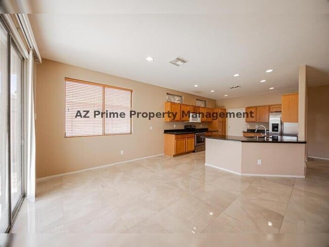 Building Photo - 123 W Elmwood Pl