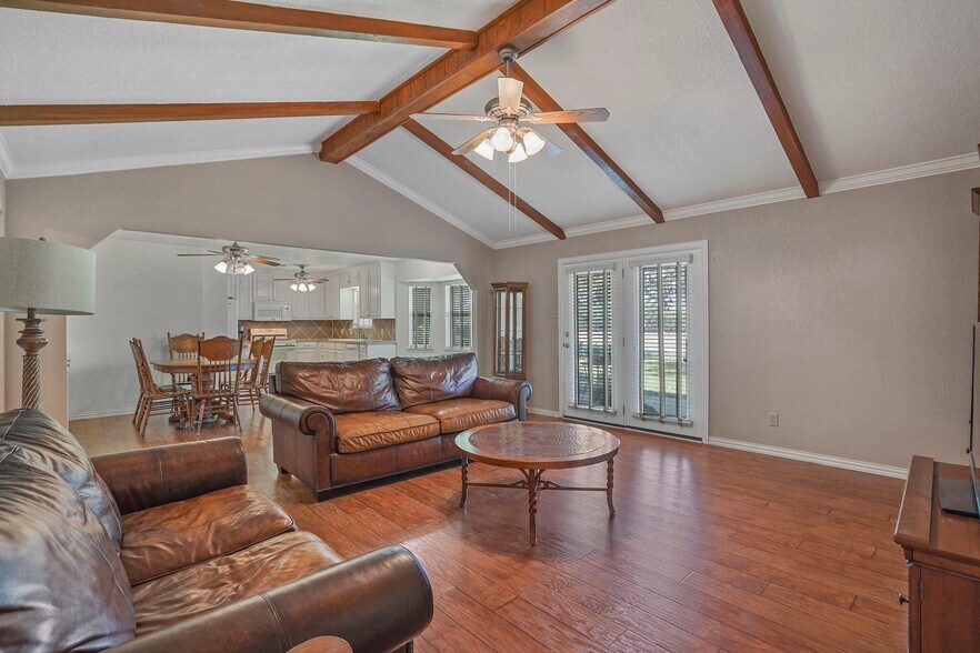 Building Photo - 205 Teeter Dr