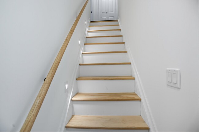 Building Photo - 2212 S Delawanda Ave