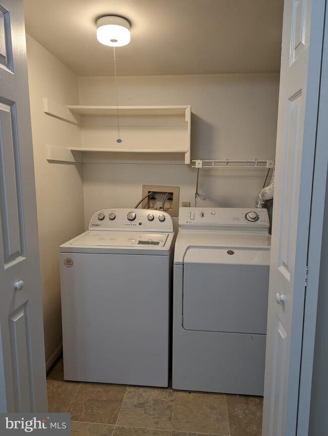 Building Photo - 9320 Caspian Way
