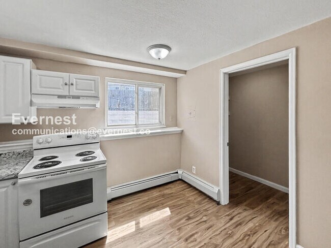 Building Photo - 1709 Hampton S