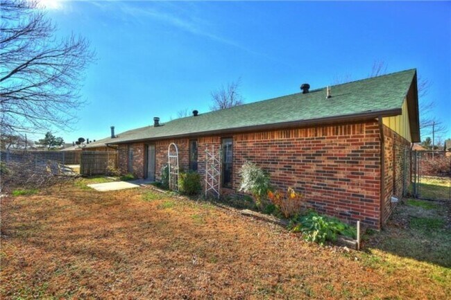 Building Photo - 208 Conestoga Dr