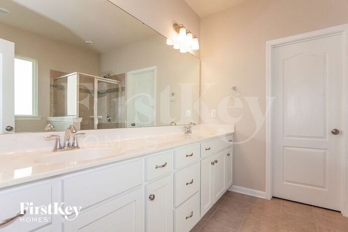 Building Photo - 2212 Killian Creek Dr