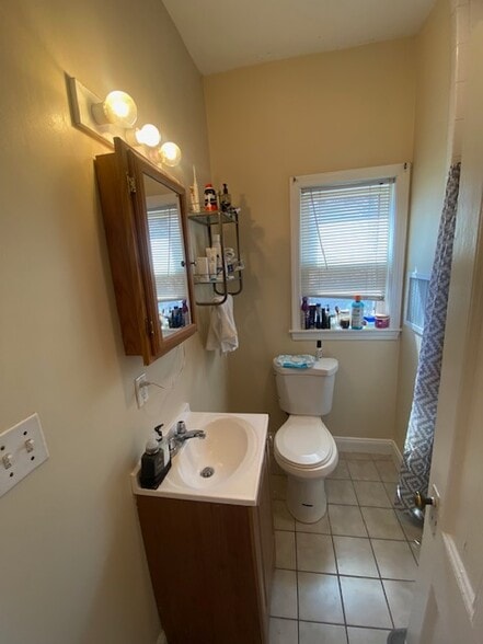 Building Photo - 14 Woodmont St