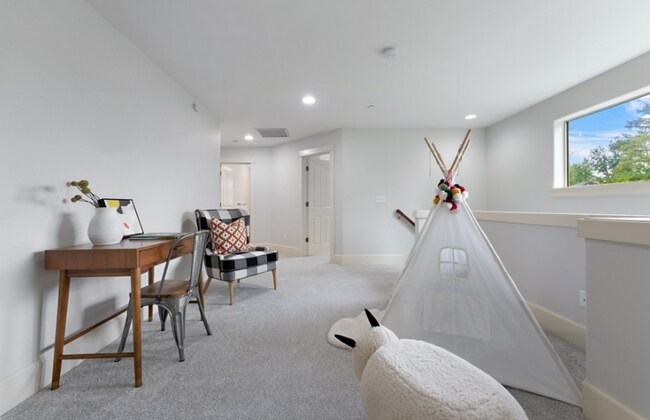 Building Photo - Spacious 5-Bedroom Retreat with Private Gr...