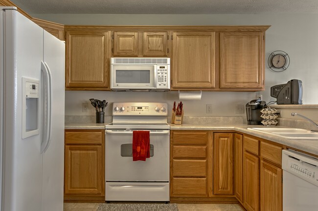 Building Photo - 1745 N 175th Ct