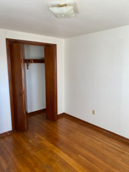 Building Photo - 128 Spring Ln