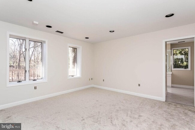 Building Photo - 1103 Rolandvue Rd