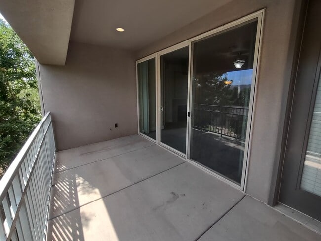 Building Photo - Desirable Black Rock Condo - Quite/Peaceful