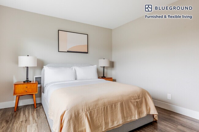 Building Photo - 644 Edgewater Blvd