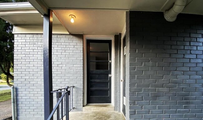 Building Photo - 2600 Browns Ln